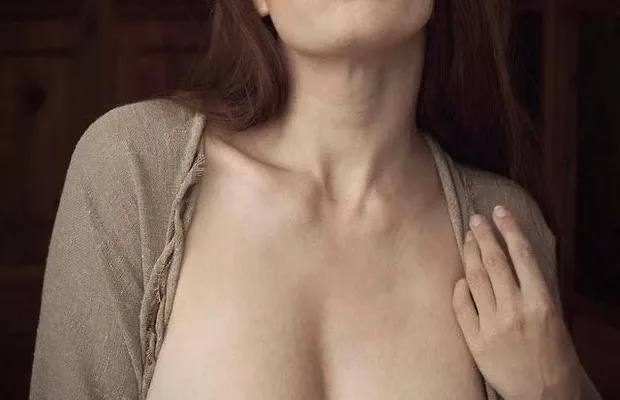 maria cougar francaise montre ses gros seins pour un plan cul photo cougar nue